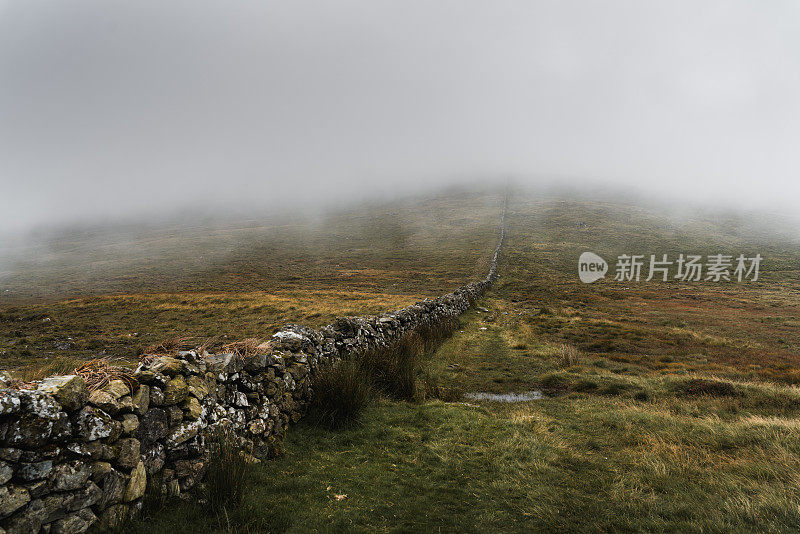 莫恩山的石墙，Co Down，北爱尔兰